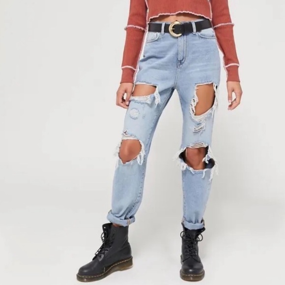 BDG Denim - Urban Outfitters High Rise Mom Jean Size 28